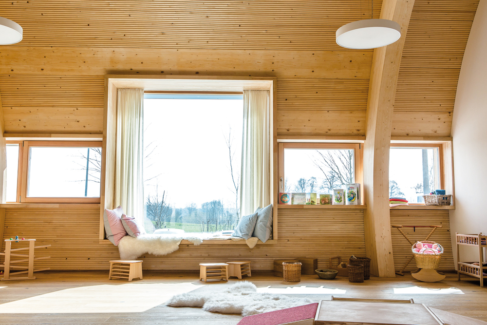 Der beste Platz: Das »Winkefenster« lädt zum Sitzen, Schauen und sich verabschieden ein.