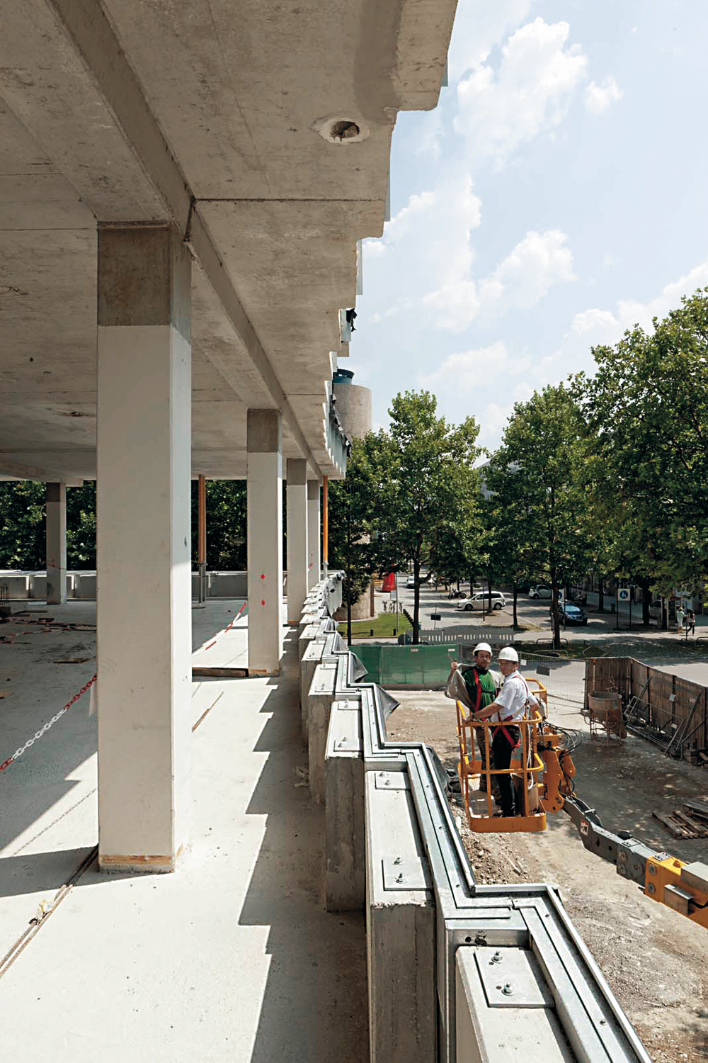 Massivbrüstungen vor Montage der Fenster