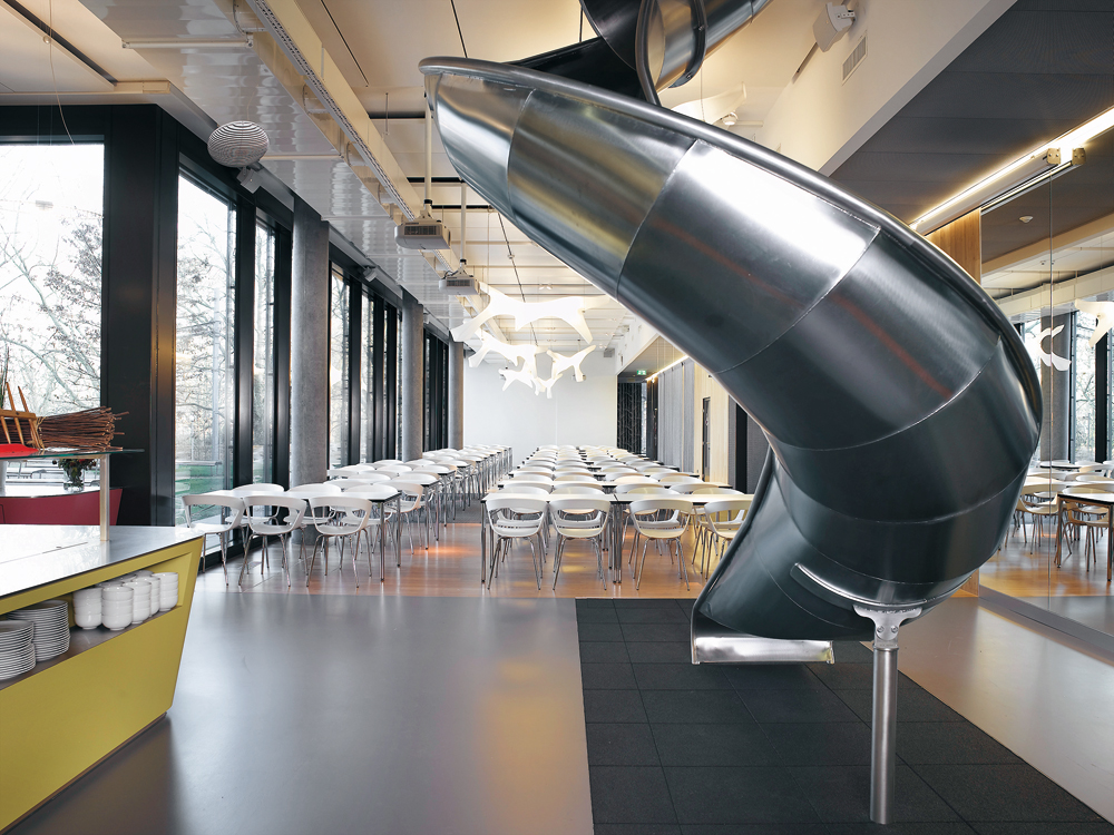 Rutsche ins Mitarbeiterrestaurant: Google Zürich 2008, Interior Design: Camenzind Evolution