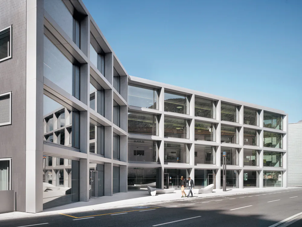 Hauptsitz einer Bank in Bozen