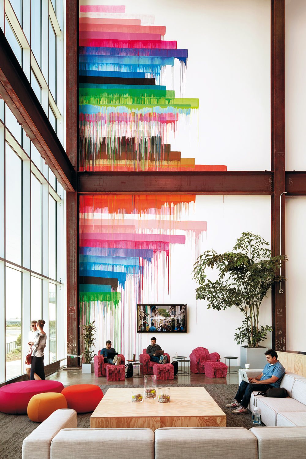 Facebook-Headquarter MPK 20, Menlo Park 2015, Architekten: Gehry Partners
Lounge mit vor Ort angefertigten Kunstwerken