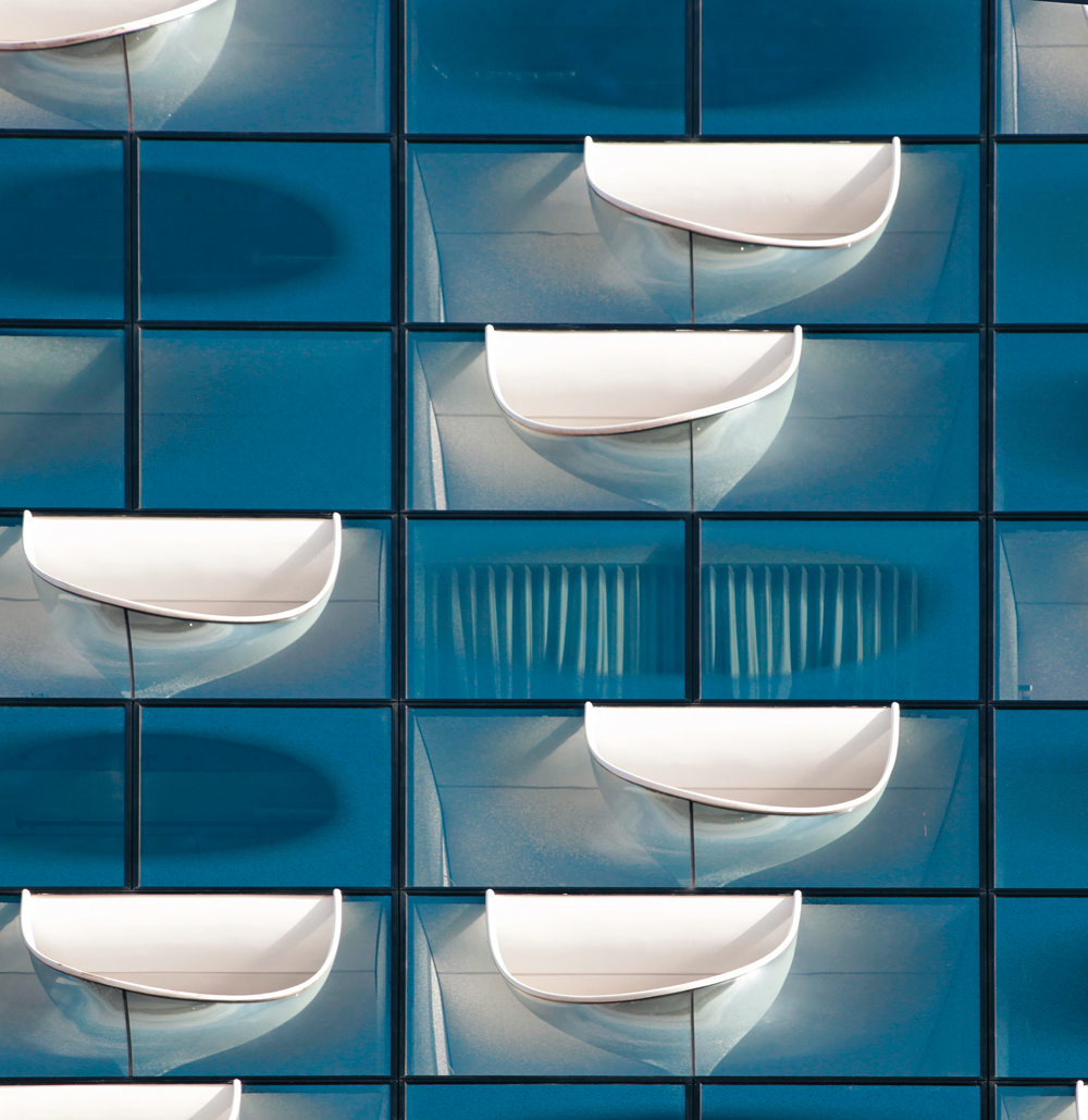 Apartments mit Loggien am »Bug« des Glaskubus
