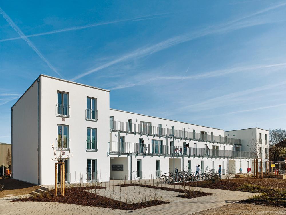 Flüchtlingsunterkünfte Reutlingen 2016, Architekten: Peter W. Schmidt
Standort Hauffstraße, 67 Plätze; Massivbau