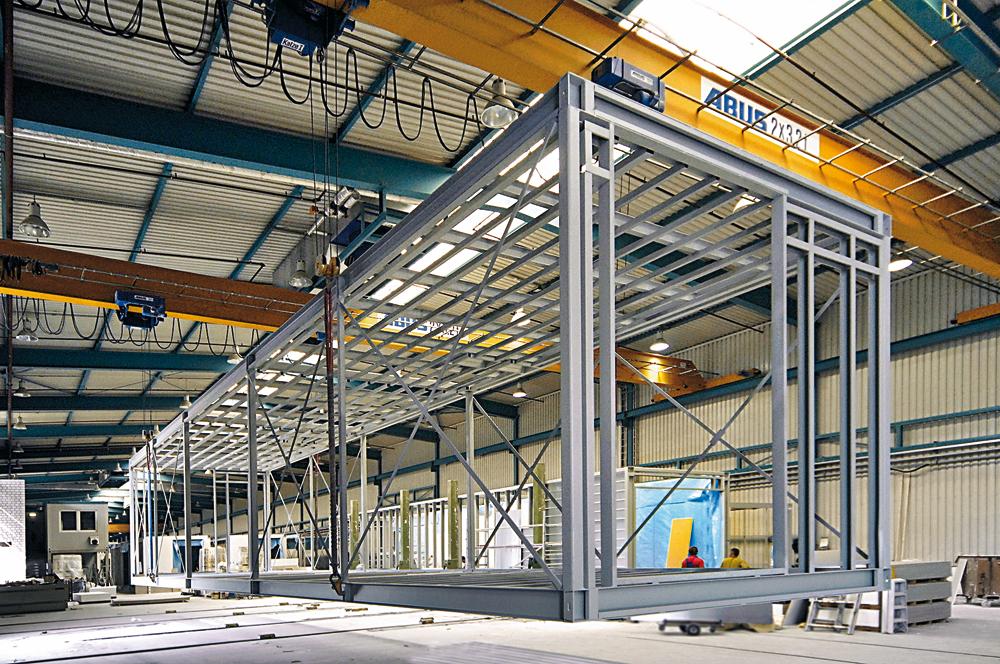 hochwertiger projektbezogen gefertigter Stahlmodulbau: Fertigung des Stahlskeletts