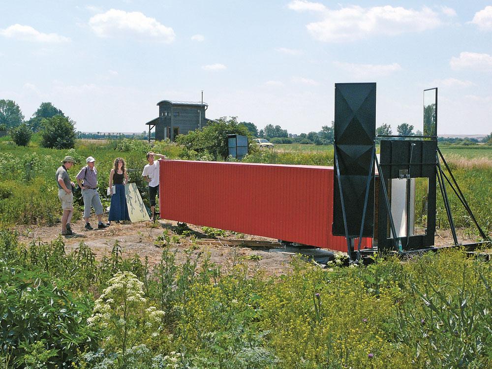 Flugkanal für den Test von Vogelschutzverglasungen in Hohenau (A)