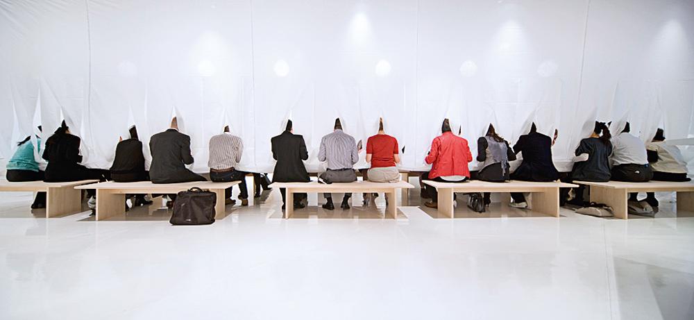 Sharing Dinner, Tokio (2008)
”Covering everyone’s clothing also created a sense of equality. Initially I was concerned that people would reject the experience, (...) but it actually increased their desire to relate to one another, and brought about a feeling of being in something together.”