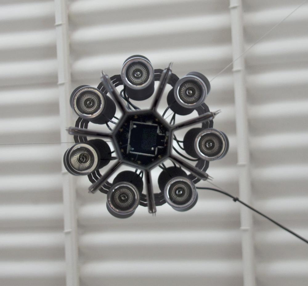 Lichtkonus aus gefaltetem Stahlblech in der Untersicht