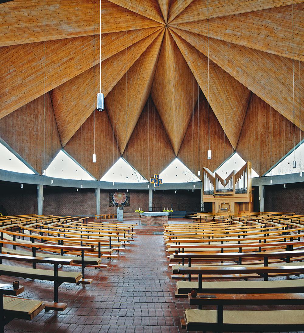 Kirche Zu den Heiligen Engeln, Landsberg. Architekt: Josef Wiedemann.
Tragwerksplaner: A. Hillenbrand