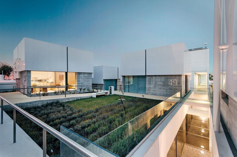Wohnkomplex für Senioren bei Lissabon, 2012
Architekten: Guedes Cruz Arquitectos