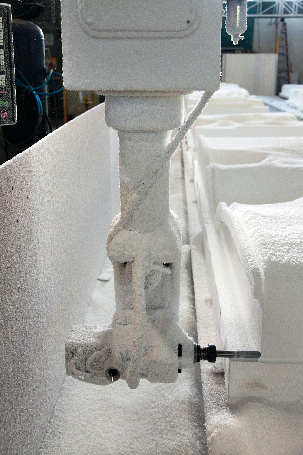Produktion der GFK-Paneele
CNC-Fräsen der Polystyrolform