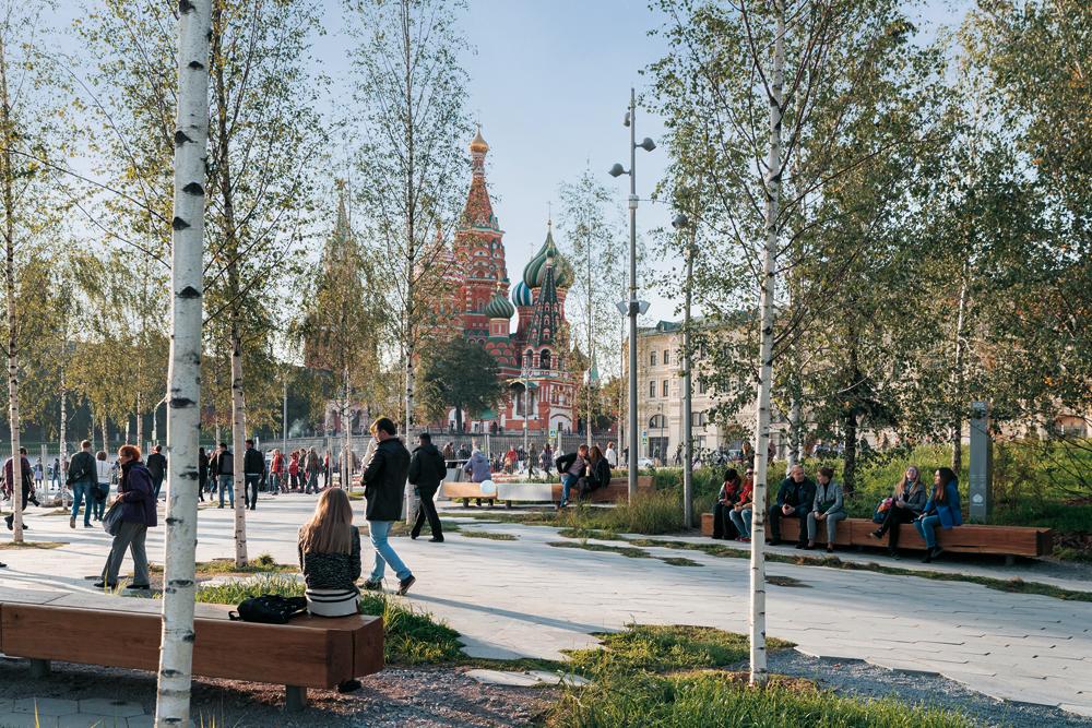 Nordostecke des Parks mit Blick auf die Basilius-Kathedrale am Roten Platz