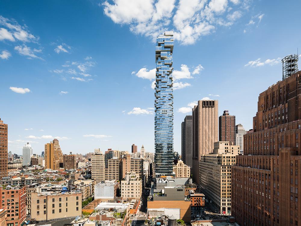 At 253 m high, the building is average height for New York. Being located in the historic Tribeca district, where only six storeys are the norm, the tower seems extremely exposed.