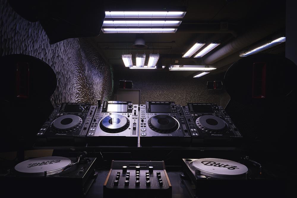 DJ-Pult (Dancefloor 2)