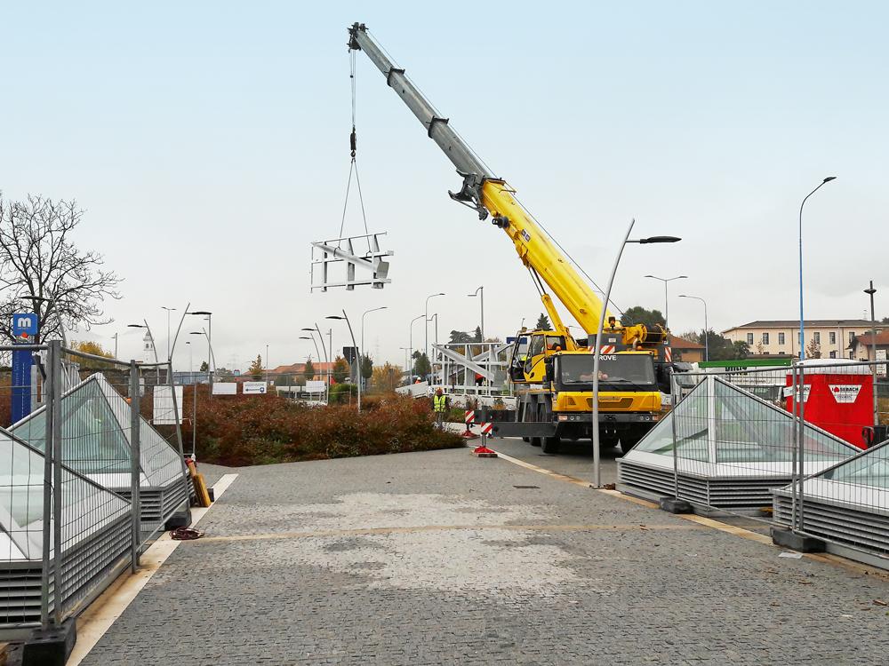Dachelement bei der Anlieferung auf der Baustelle