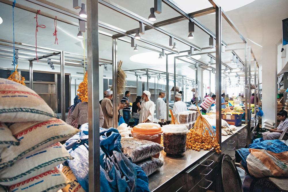 Der neue Fischmarkt ersetzt den alten und erweitert sein Angebot um verschiedene Wa-ren, unter anderem auch Obst, Gemüse und eine Metzgerei.