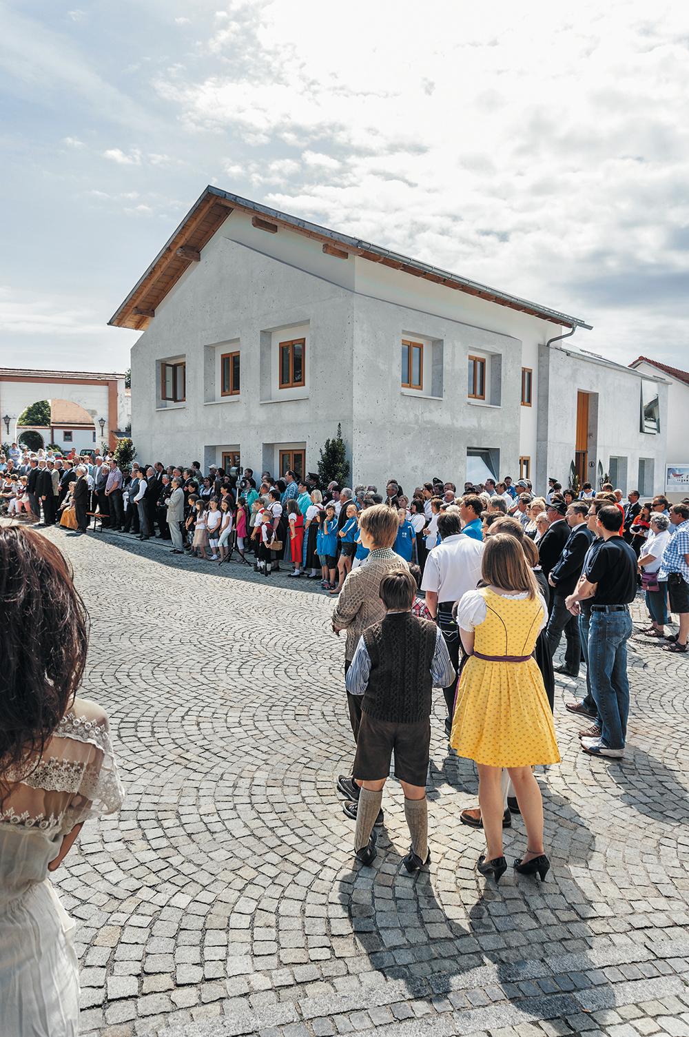Neue Ortsmitte Blaibach: Seit der Intervention von Peter Haimerl hat die Gemeinde in der Oberpfalz eine lebendige Mitte samt Konzerthalle und Bürgerhaus.