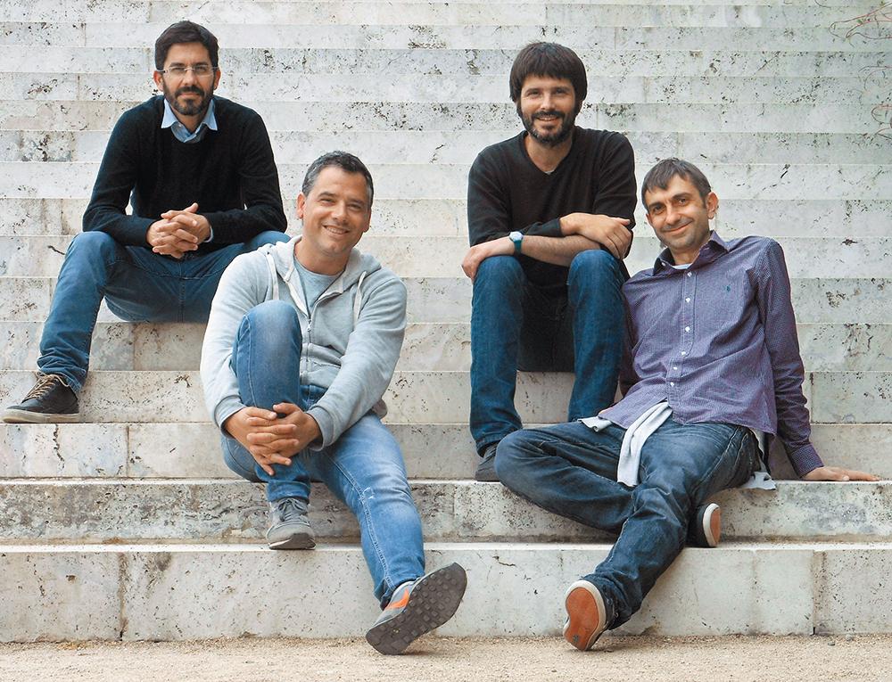 David Lorente Ibáñez, Josep Ricart Ulldemolins, Roger Tudó Galí und Xavier Ros Majó (von links) gründeten 2000 ihr Architekturbüro in Sabadell bei Barcelona. Alle vier Partner studierten in den 90er-Jahren gemeinsam an der Architekturfakultät in Sant Cugat bei Barcelona. 2018 erhielten sie den Detail Preis für den Umbau der Glasfabrik Cristaleries Planell in der katalanischen Metropole.