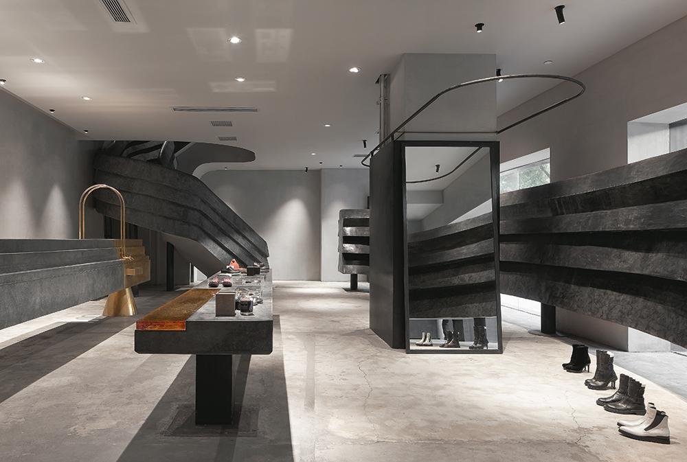 Blank Store (2017) Architekten: AN, Hangzhou wengshanwei.com Bauherr: Shanghai Zedong Garments; Standort: Xintiandi,  Shanghai (CN) Ladenfläche: 500 m²