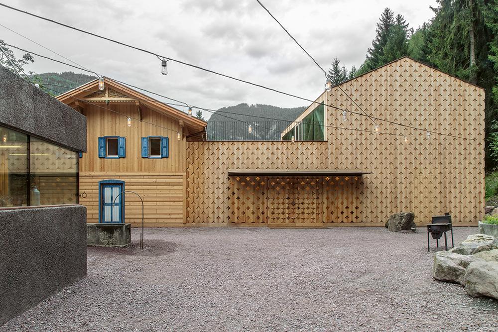 Umbau und Erweiterung Hotel Bad Schörgau (2017) bad-schoergau.com
Architekten: Pedevilla Architects, Bruneck pedevilla.info
Bauherr: Bad Schörgau
Standort: Putzen 24, 39058 Sarntal (IT)