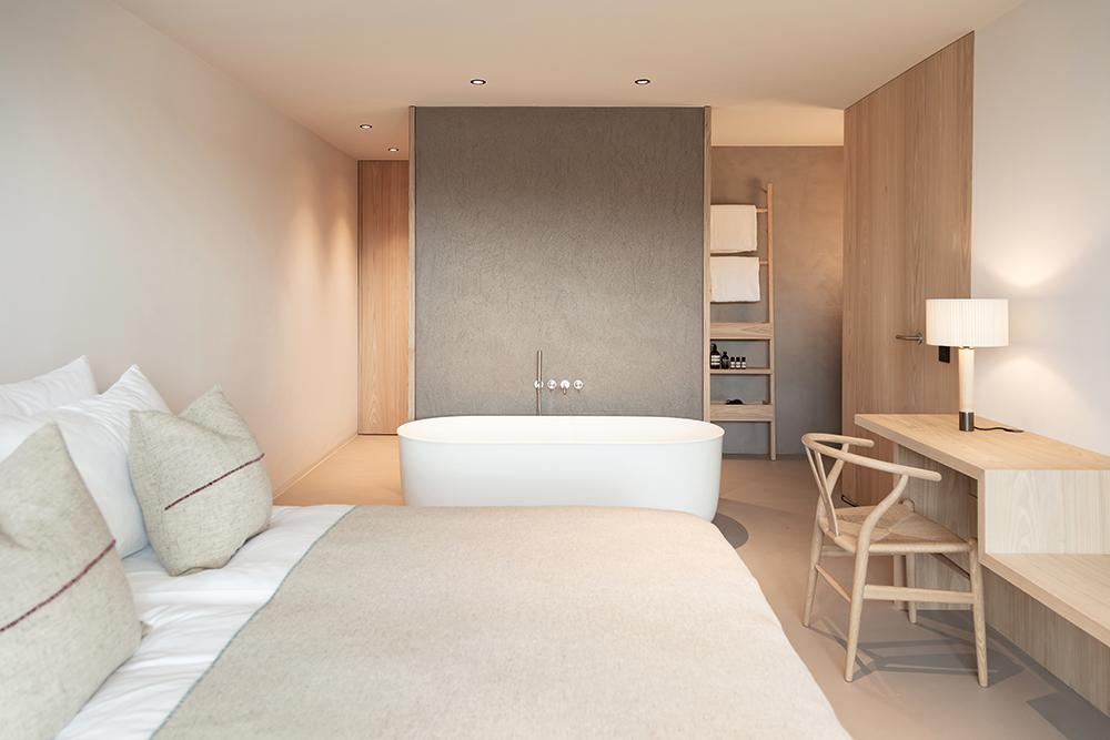 Umbau und Neugestaltung Hotel Schgaguler in Kastelruth (2018), schgaguler.com
Architekten: Peter Pichler Architecture, Mailand, peterpichler.eu
Innenarchitektur: Peter Pichler Architecture und Martin Schgaguler
Bauherr: Hotel Schgaguler
Standort: Dolomitenstraße 2, 39040 Kastelruth (IT)
