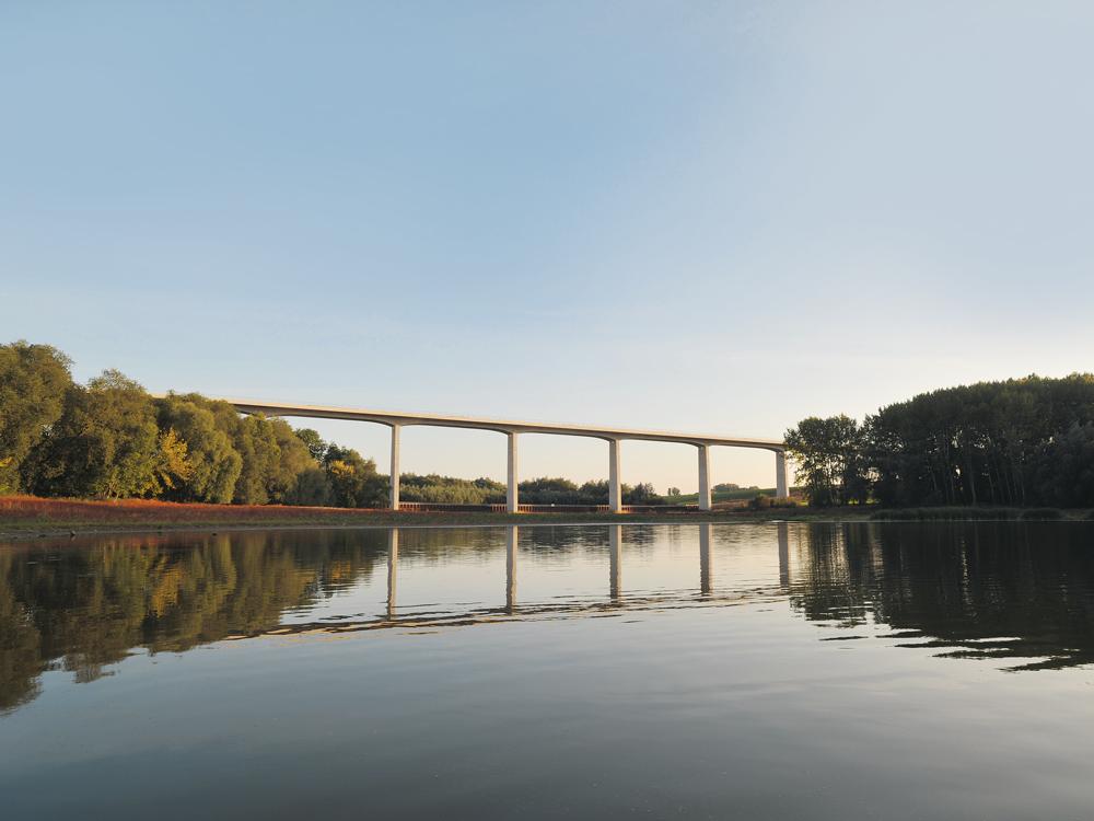 Examples of the new generation of bridges and winners of the German Bridge Building Prize 2012 and 2014: Gänsebachtal and Scherkondetal Bridges are two of the first large integral and semiintegral valley bridges in the Deutsche Bahn highspeed rail network.