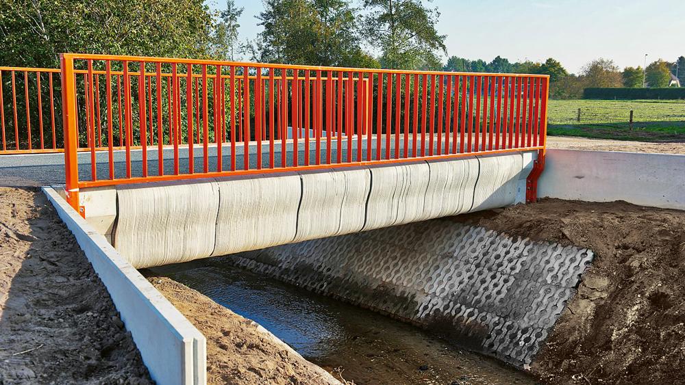 Fahrradbrücke aus 3Dgedruckten, zusammengespannten Segmenten