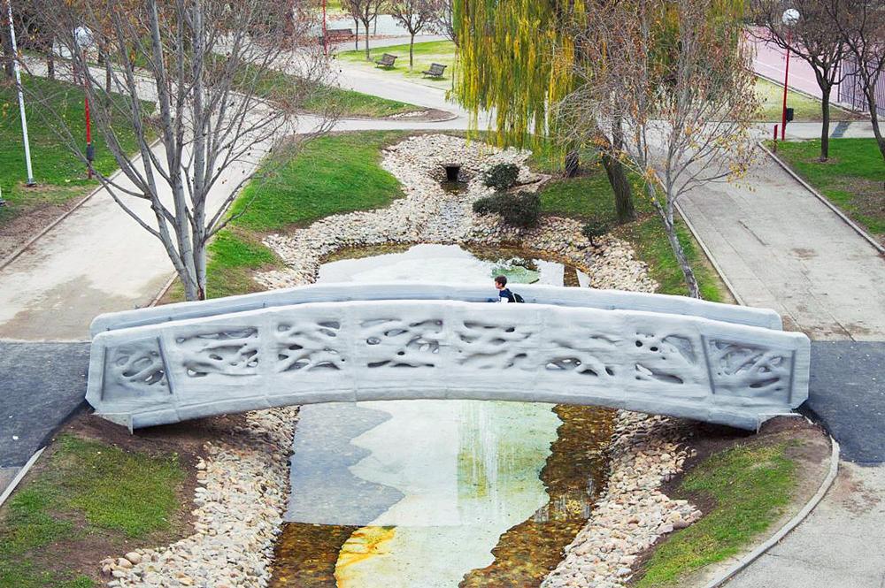 3D-gedruckte Segmentbrücke für Fußgänger in Madrid