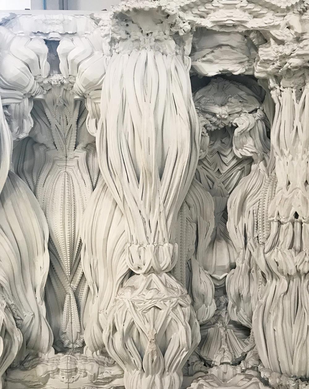 „Digital Grotesque“ der Architekten Michael Hansmeyer und Benjamin Dillenburger, beide ETH Zürich: eine durch selektive Bindung hergestellte, komplexe, fein aufgelöste Struktur