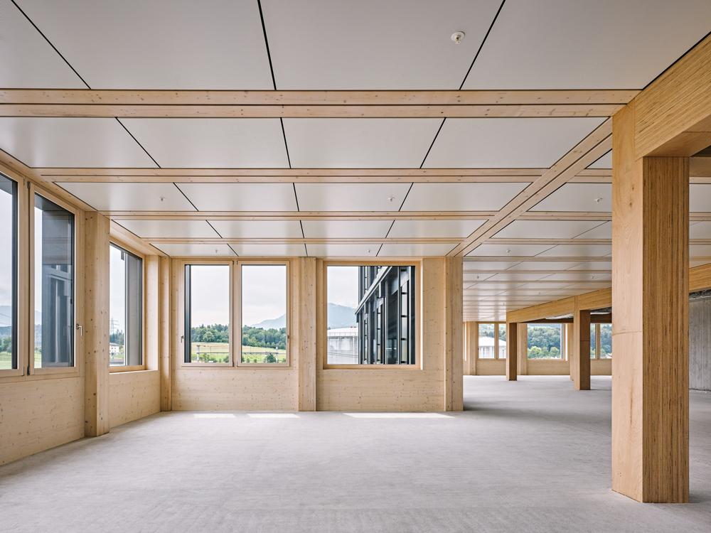 räumliche Wirkung der sichtbaren Holzstruktur