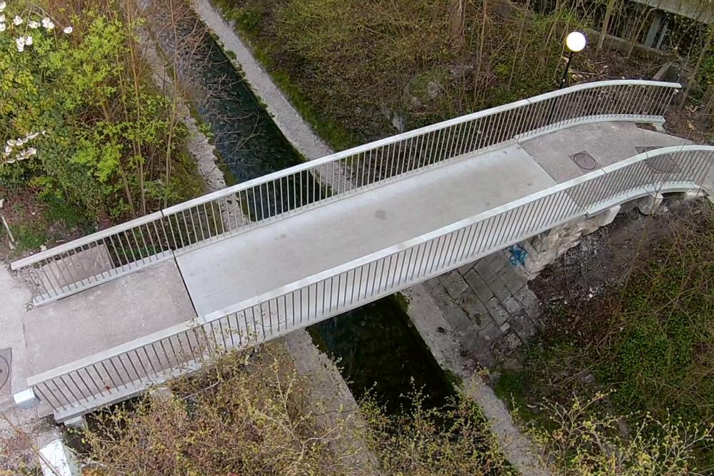 fertig montierte Brücke