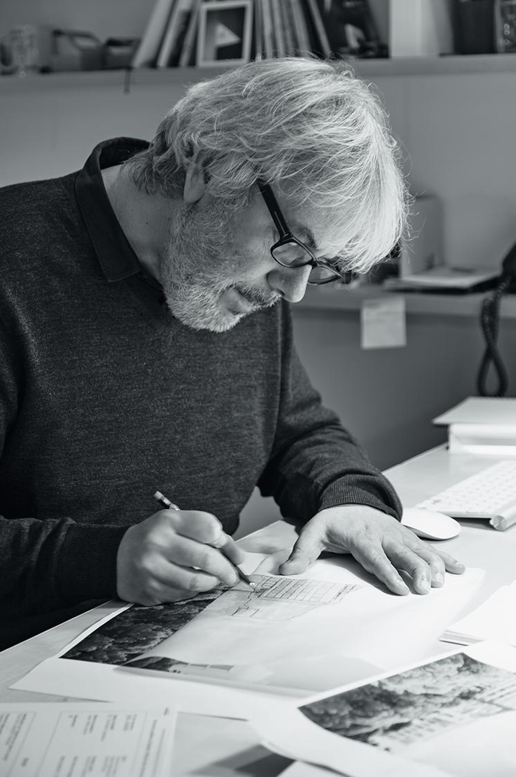 Jordi Badia gründete 1993 in Barcelona das Architekturbüro Baas. Seit 1994 ist er Professor an der UPC, Barcelona. Gastvorträge hielt er unter anderem in Hong Kong, Ljubljana Toulouse und Zürich.