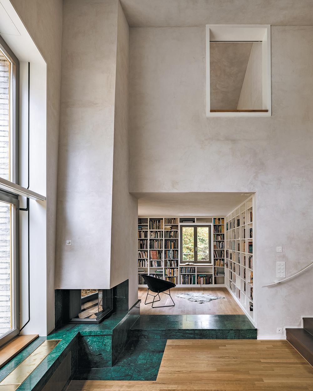 Der naturfarbene Kalkputz an Wänden und Decken verleiht den Räumen Tiefe und Sinnlichkeit. Einfamilienhaus Müseliweg Zürich 2016, Schmid Schärer Architekten.
Putzgestaltung „wrkstadt“ David Keist