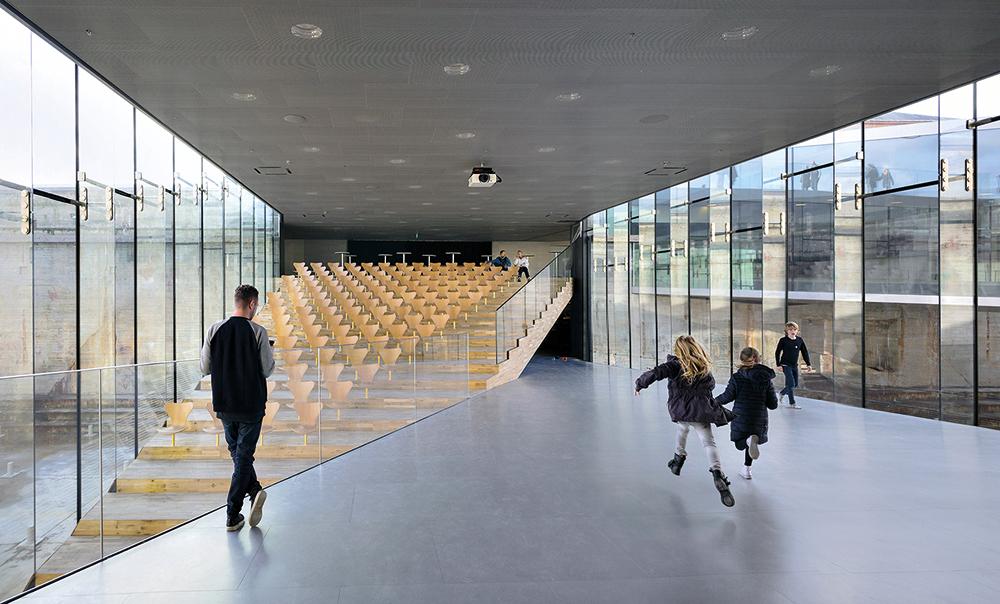 Wie kaum ein anderes Architekturbüro nutzt BIG Rampen aller Art, um Räumen Dynamik zu verleihen — hier im nationalen Schifffahrtsmuseum im dänischen Helsingør.