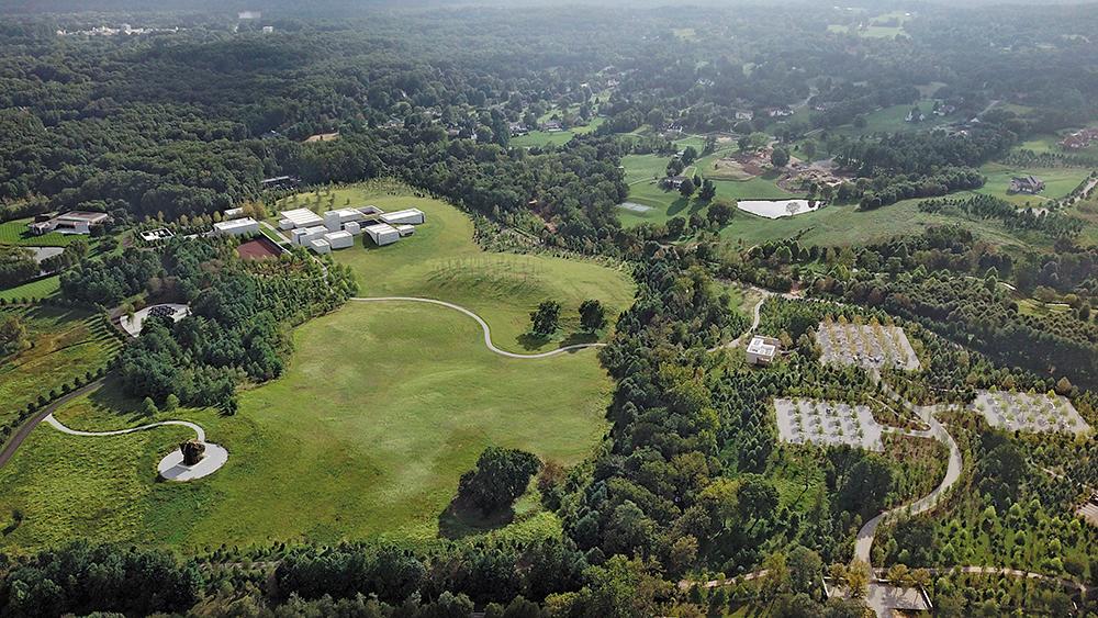Glenstone bietet Kunst nicht nur im Museum selbst. Auch im rund 1,2 km2 großen Park gibt es Werke zum Beispiel von Jeff Koons oder Richard Serra zu entdecken.