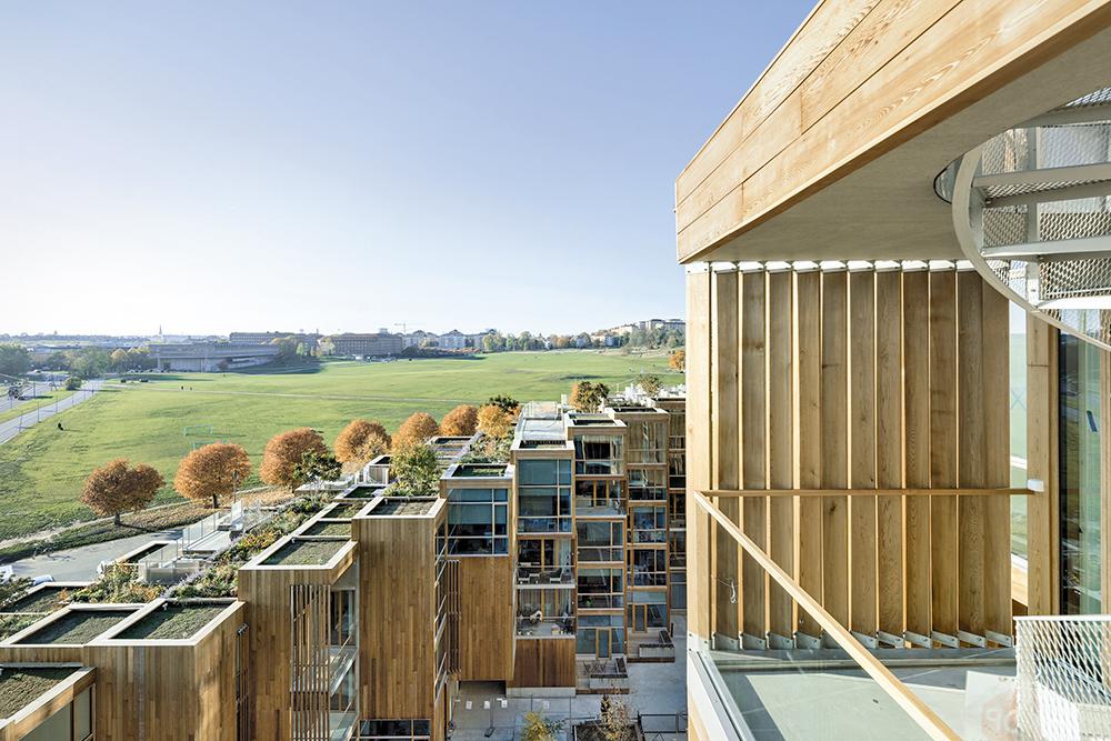 Die Parklandschaft setzt sich über die Dachterrassen vom zweiten bis zum 10. Obergeschoss bis direkt vor die Wohnungen fort.