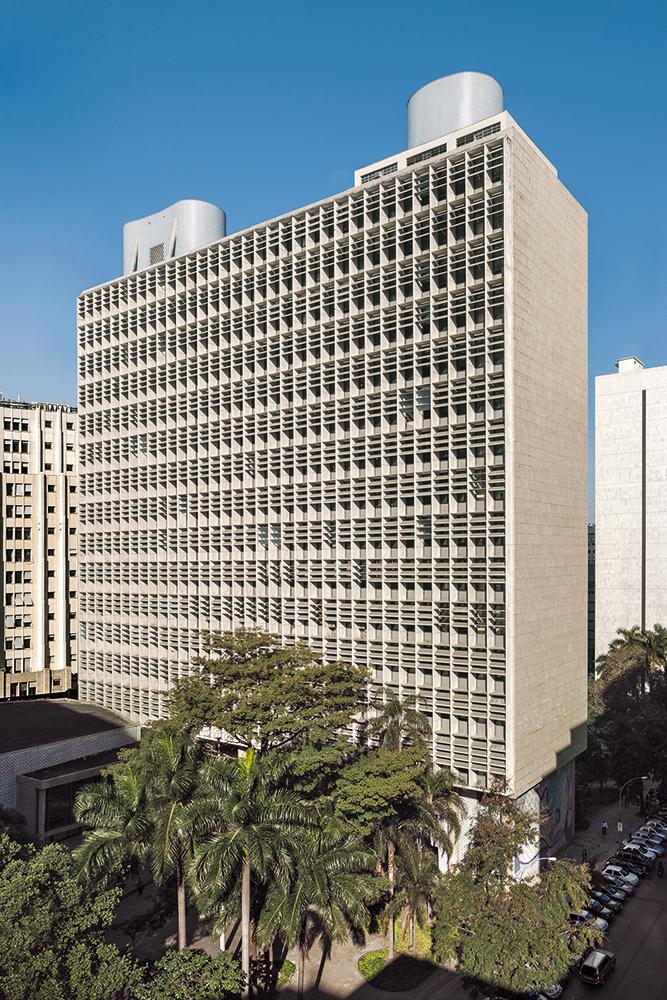 Das Bildungs- und Gesundheitsministerium in Rio de Janeiro (1937–43) gilt als erster moderner Bau mit Brise-soleil-Fassade.