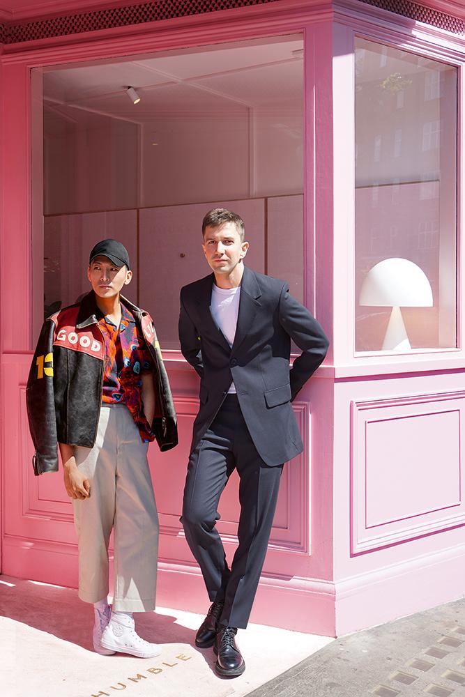 Child Studio wurde in London von Che Huang und Alexy Kos gegründet. Das Duo arbeitet an der Schnittstelle von Objektdesign, räumlichen Projekten, Art Direction und Fotografie.