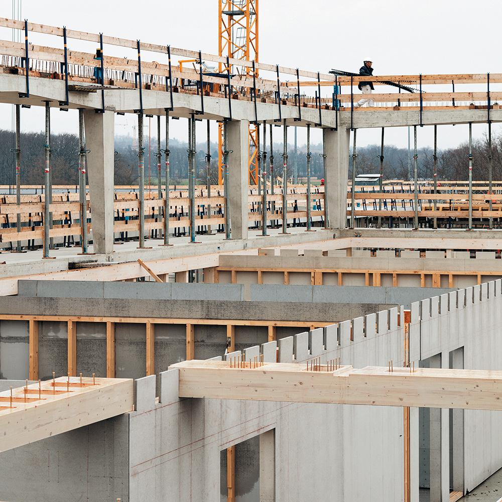 Beplankung der Holzrahmenelemente mit Aussparungen für die Balkendecke