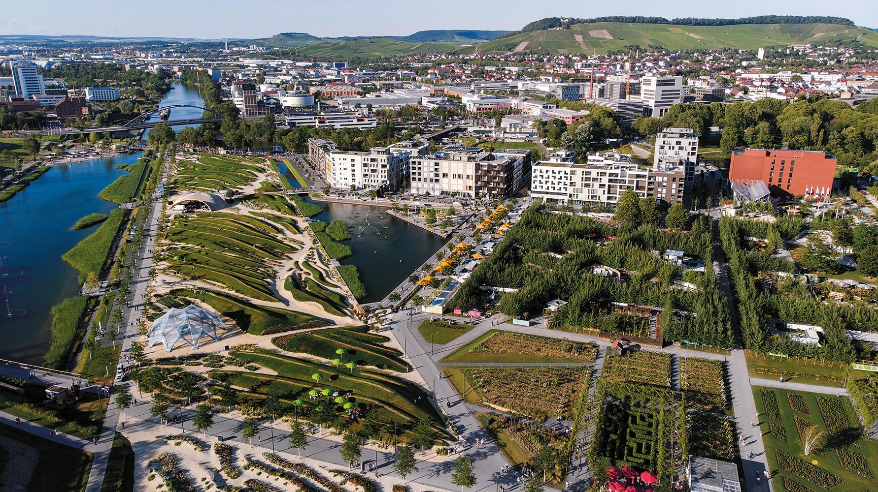 Der erste Bauabschnitt der Buga 2019 in Heilbronn auf dem ehemaligen Hafenareal am Neckar wurde als Mustersiedlung einer zukunftsorientierten Quartiersentwicklung realisiert.