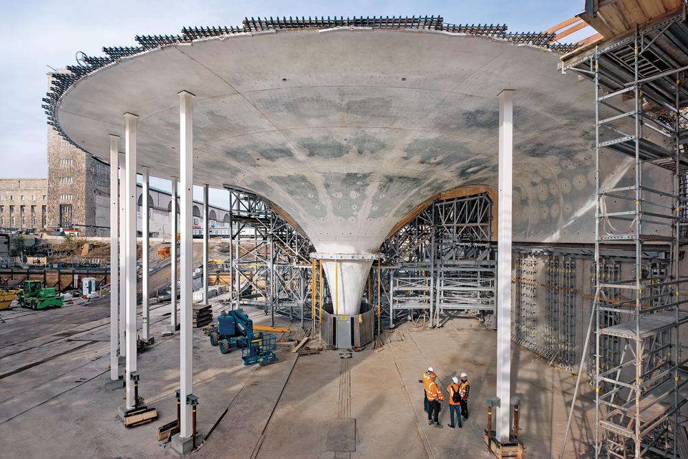 Der Durchmesser der Kelche beträgt 32 m, ihre Höhe 8–12 m. Aufgrund der komplexen Geometrie muss die Bewehrung vor dem Anbringen der Schalung fertiggestellt sein.