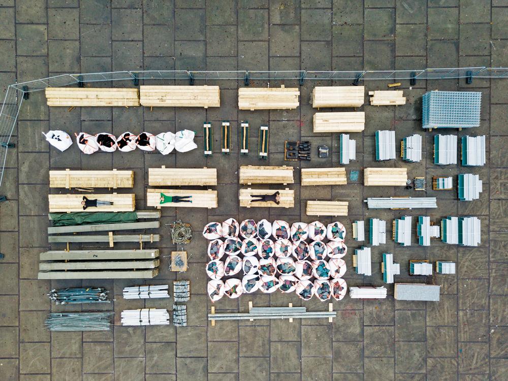 Fundamentpfähle als Stützen, eine Fassade aus Kunststoffschindeln und ein Gewächshausdach: So gut wie alle Bestandteile des People’s Pavilion waren recycelt oder wiederverwendet.