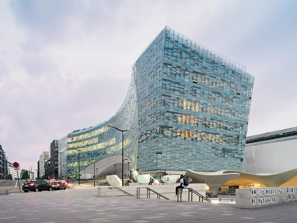 Form sticht Funktion Le Monde-Hauptsitz in Paris