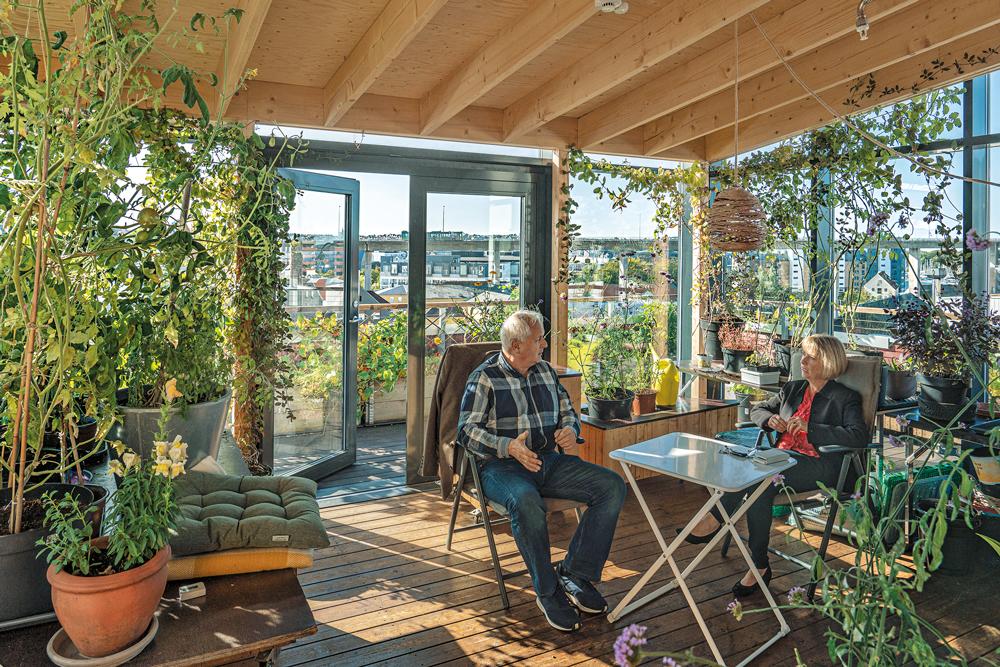 In den obersten Geschossen stehen den Bewohnern des Vindmøllebakken Dachterrassen und ein Wintergarten zur Verfügung.