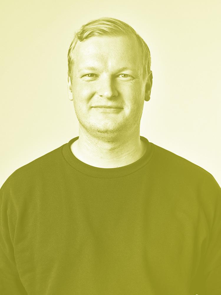 Carl-Andreas Berg Aspelund arbeitet seit 2017 als Innenarchitekt bei Snøhetta. Seinen Master in Innenarchitektur machte er am Royal College of Art in London.