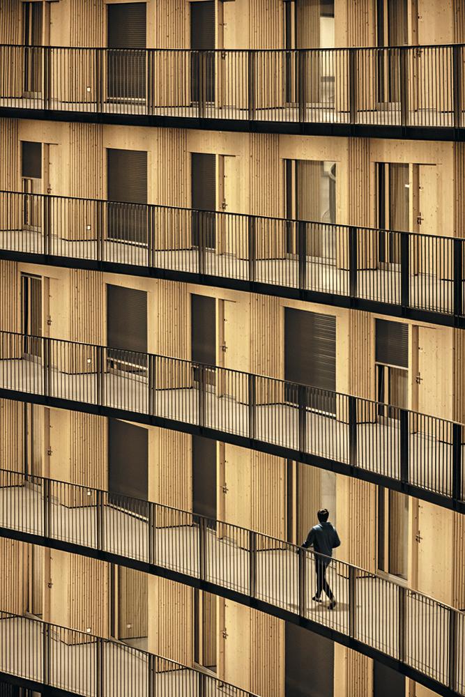 Die Spiralrampe ist 2,8 km lang. Im Durchschnitt dauert es 25 Minuten, bis man nach acht Umrundungen des Innenhofs zu Fuß die Dachterrasse erreicht hat.