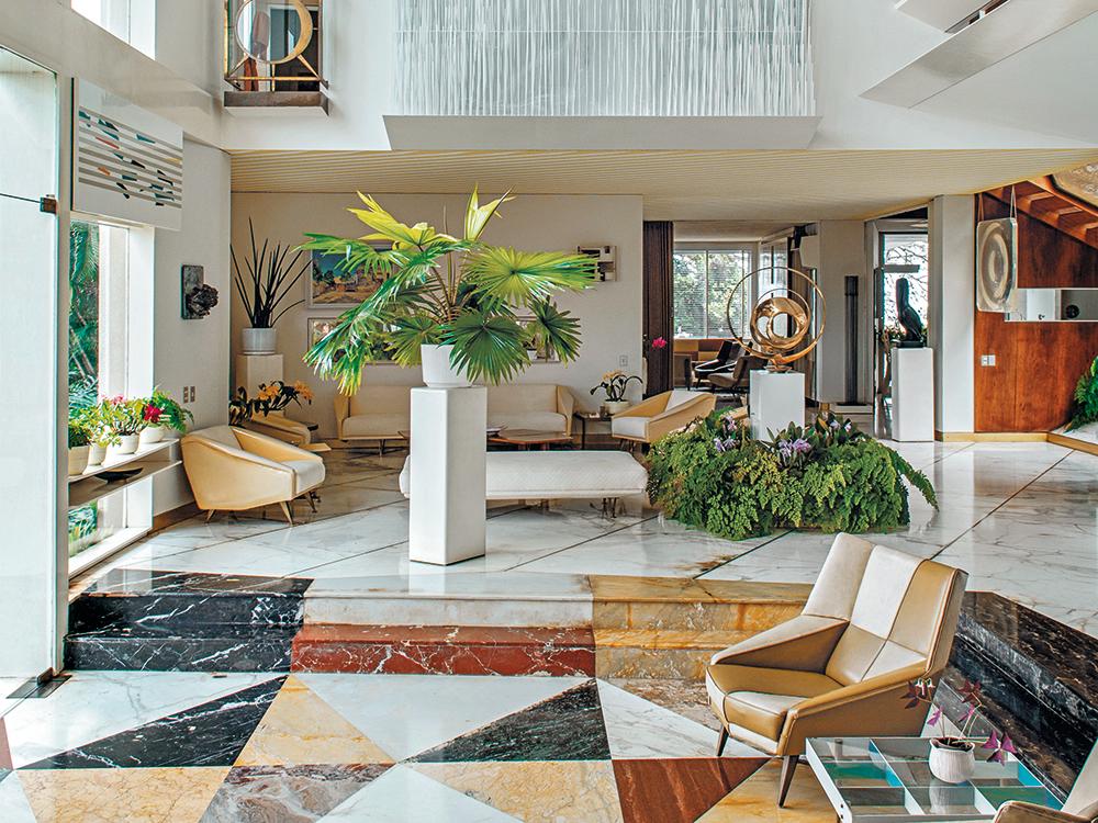Luftiges Interior in der Villa Planchart in Caracas (1953–57): Ponti richtete das zweigeschossige Empfangszimmer des mondänen Hauses in Venezuela mit eigenen Möbelentwürfen ein.