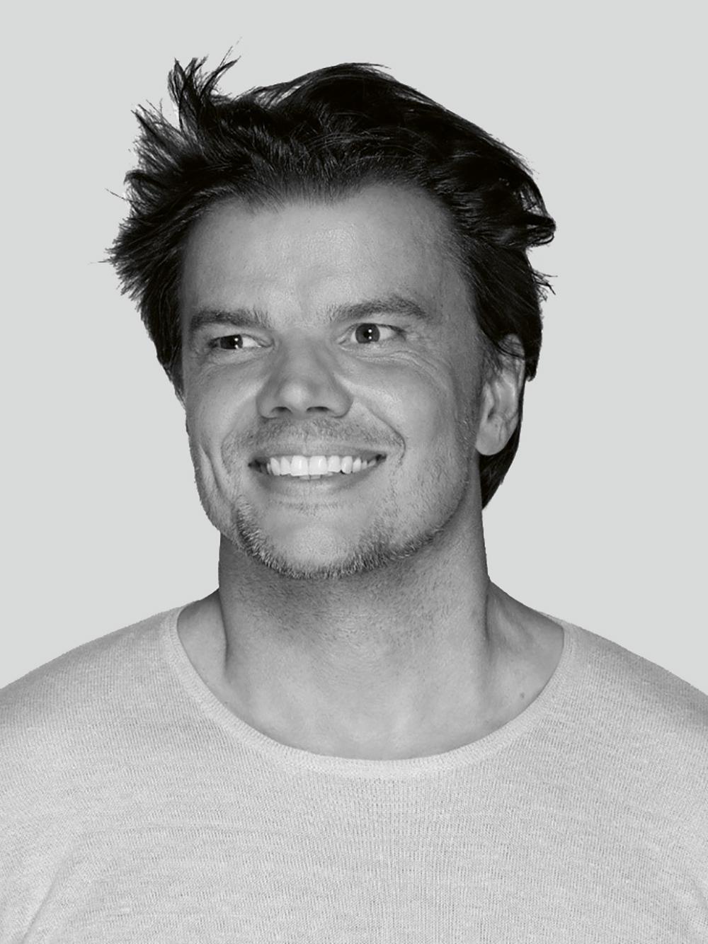 BJARKE INGELS gründete BIG, die Bjarke Ingels Group, 2005 in Kopenhagen. 2016 stand er auf der Liste der 100 einflussreichsten Persönlichkeiten des Time Magazine. Er lehrt an renommierten Hochschulen und hält Vorträge weltweit.