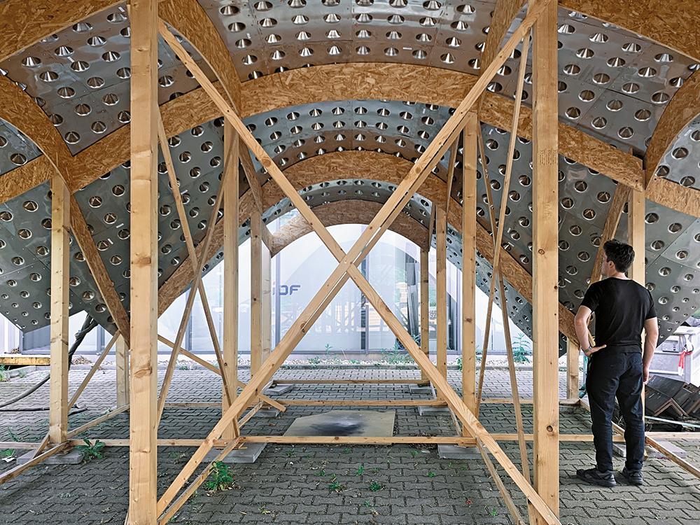 Fertiggestellter Leichtbaudemonstrator. Der Prototyp wurde im Sommer 2022 auf dem RWTH Campus aufgestellt.