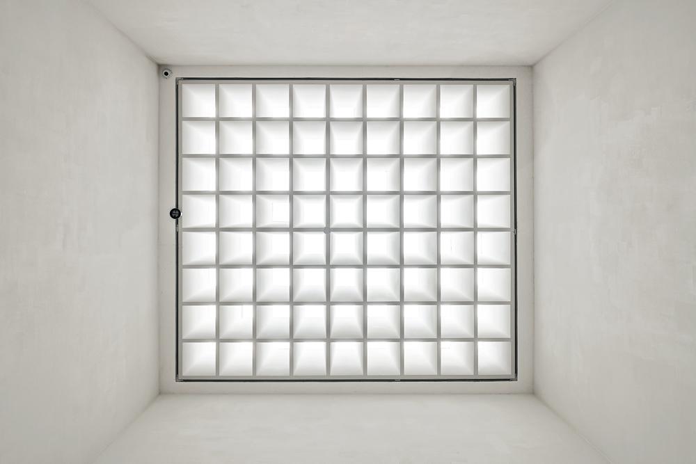 Der Blick nach oben lohnt sich in Francesca Torzos Neubau: die Tageslichtdecke im 9 m hohen Toren (Turm).