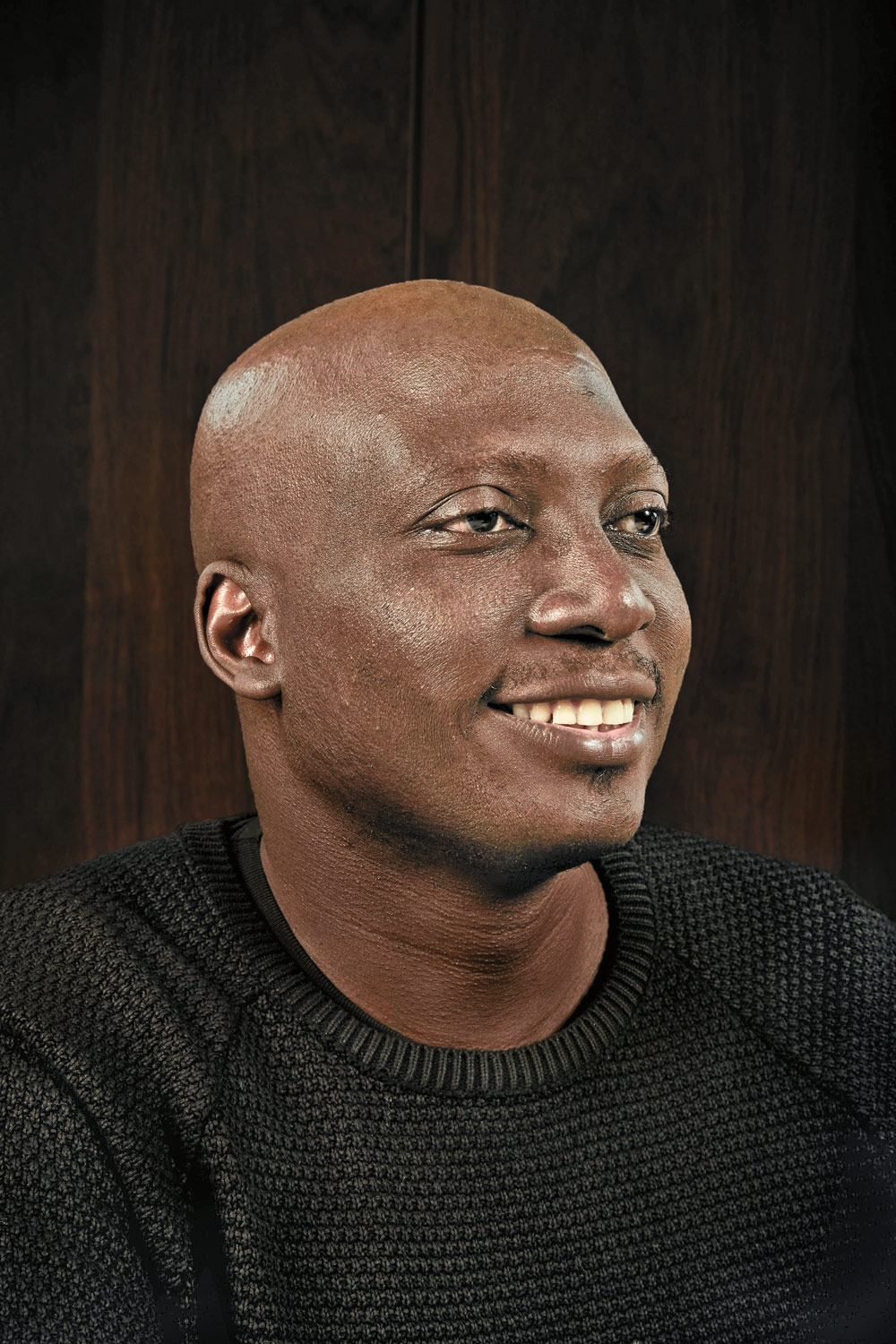 Kunlé Adeyemi ist ein nigerianischer Architekt, der an der Universität von Lagos und an der Princeton University School of Architecture in New Jersey studiert hat. Zehn Jahre lang arbeitete er für OMA in Amsterdam. Dort gründete er 2010 NLÉ, ein Büro für Architektur, Design und Urbanismus. Er hält Vorträge und unterrichtet an zahlreichen Universitäten weltweit.
